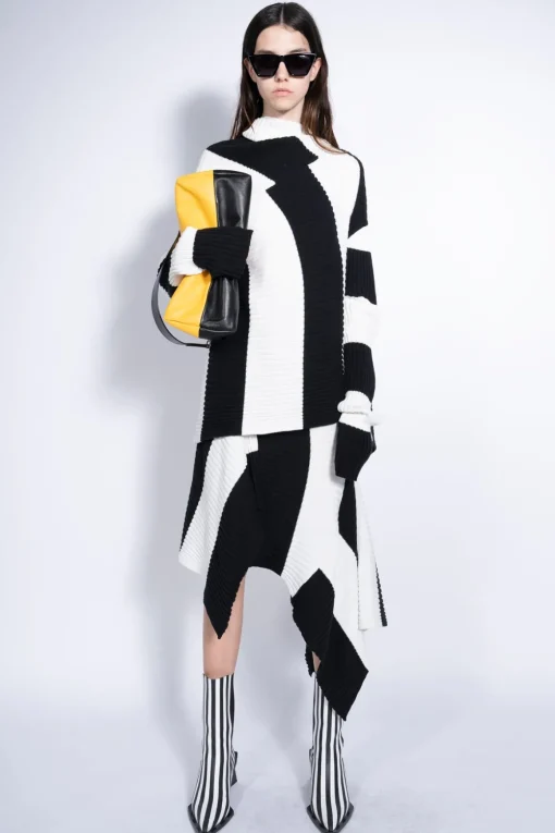 BLACK AND WHITE DRAPED JUMPER
