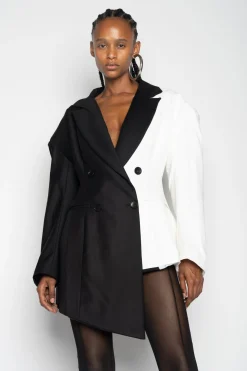 BLACK AND WHITE FITTED BLAZER