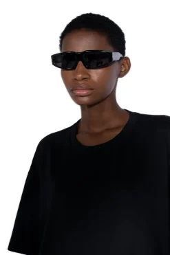BLACK ANGULAR FRAME SUNGLASSES