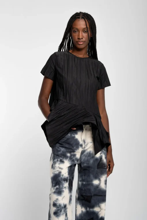BLACK CAP SLEEVE PLISSE T-SHIRT