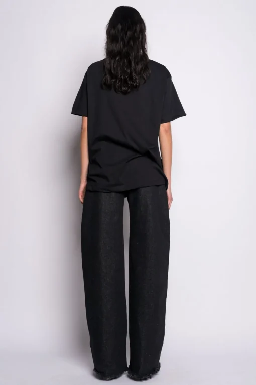 BLACK OVERSIZED T-SHIRT WITH GOLD LOGO