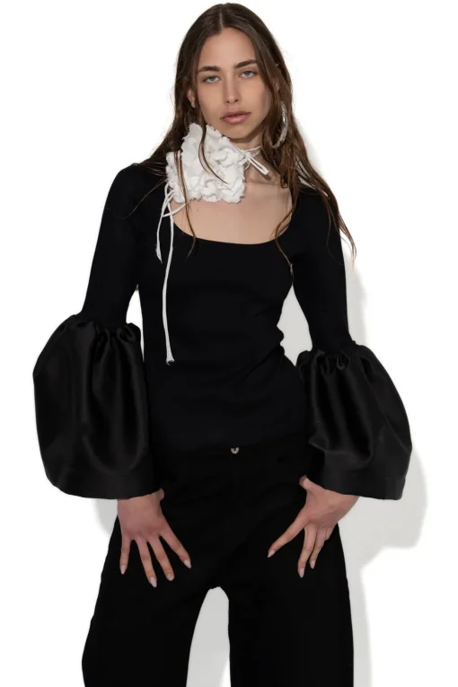 BLACK SCOOPED NECK PUFF SLEEVE TOP