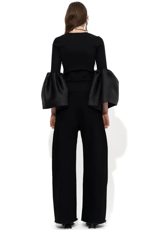 BLACK SCOOPED NECK PUFF SLEEVE TOP