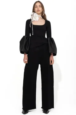 BLACK SCOOPED NECK PUFF SLEEVE TOP