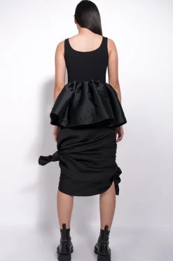 BLACK SLEEVELESS PUFF HEM TOP