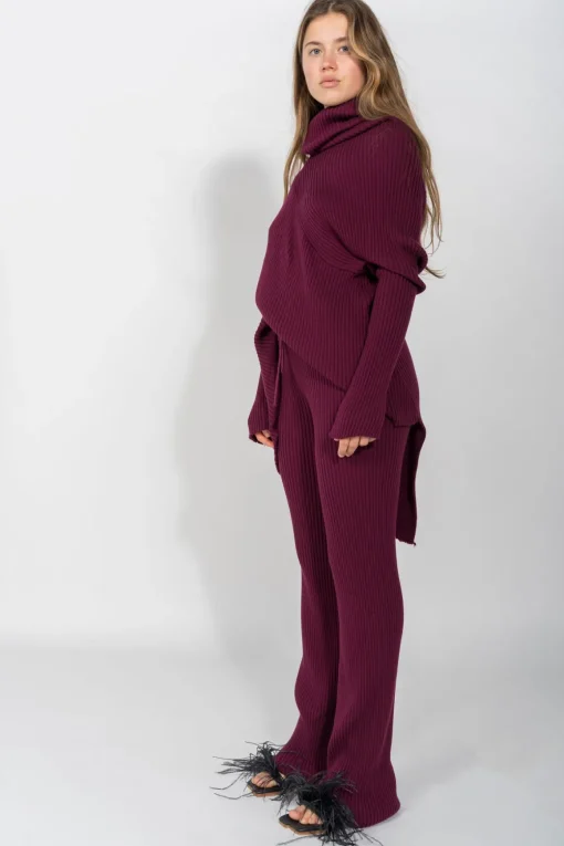 BURGUNDY KNITTED TROUSERS