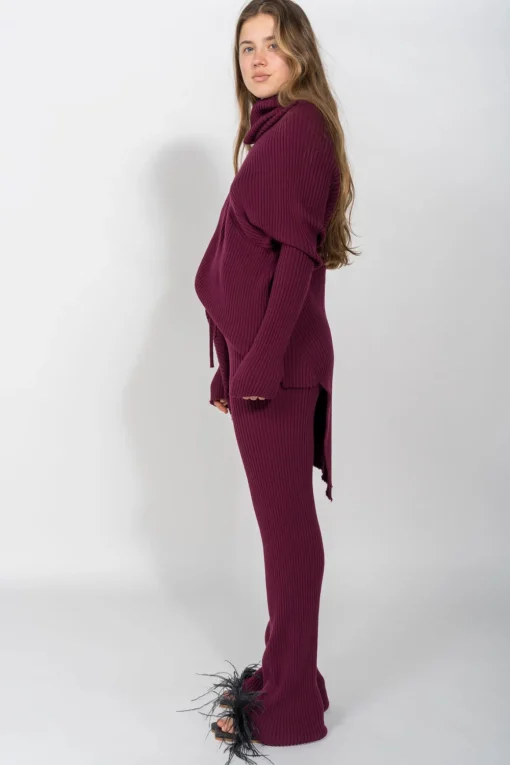 BURGUNDY KNITTED TROUSERS