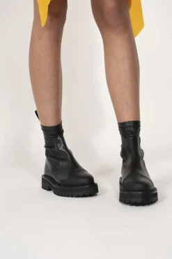 CHELSEA BOOTS