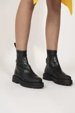 CHELSEA BOOTS