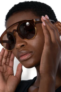 DARK BROWN BRIDGED SUNGLASSES