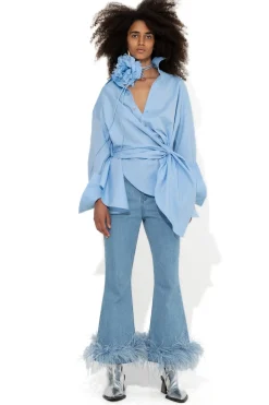 LIGHT BLUE FEATHER HEM CAPRI JEANS
