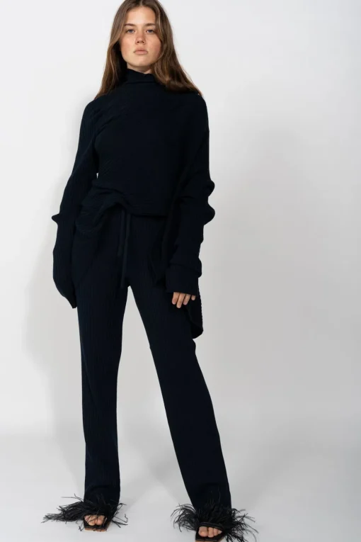 NAVY KNITTED TROUSERS