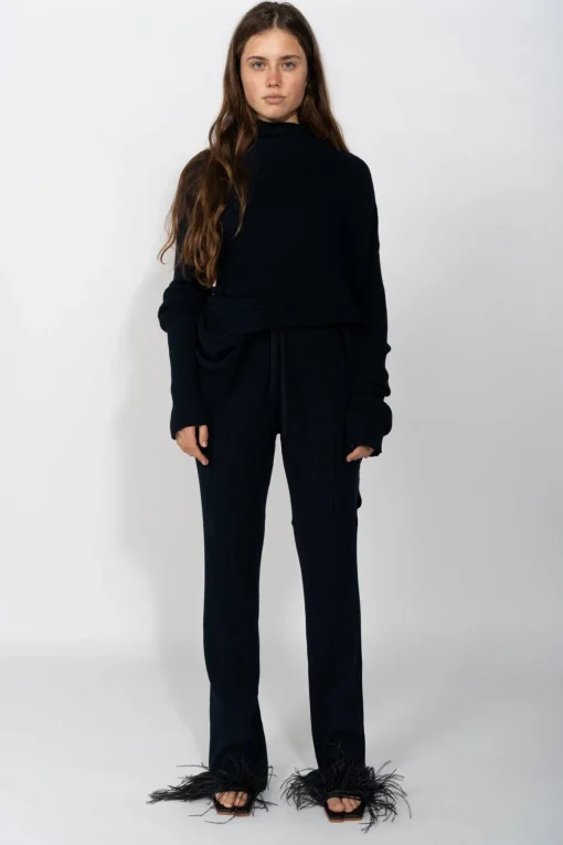 NAVY KNITTED TROUSERS