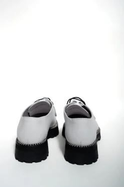 WHITE BROGUE W/ BLANKET STITCH