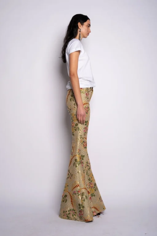 WHITE CAP SLEEVE T-SHIRT WITH GOLD LOGO