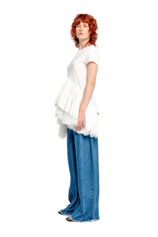 WHITE CAP SLEEVE T-SHIRT WITH FRILL AND LACE HEM
