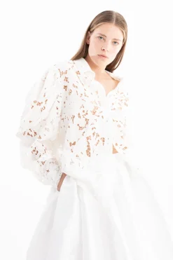 WHITE EMBROIDERED PUFF SLEEVE SHIRT