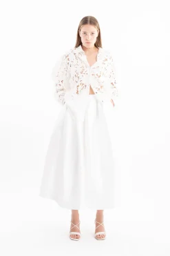WHITE EMBROIDERED PUFF SLEEVE SHIRT