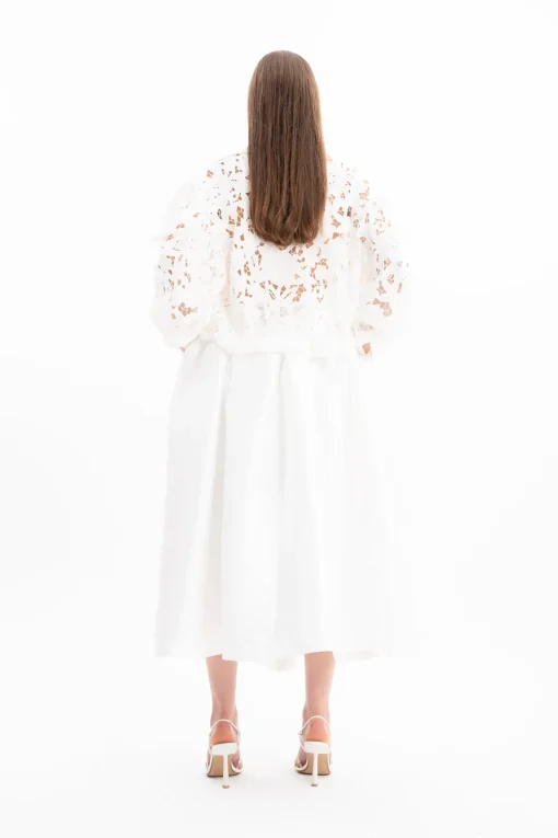 WHITE EMBROIDERED PUFF SLEEVE SHIRT