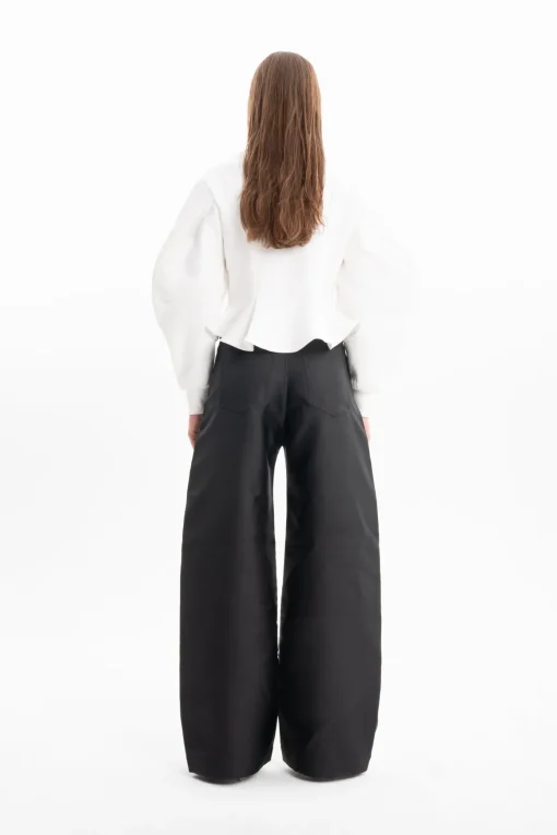 WHITE FRILL HEM SWEATSHIRT