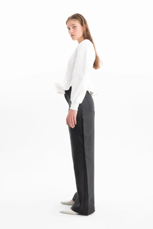 WHITE FRILL HEM SWEATSHIRT