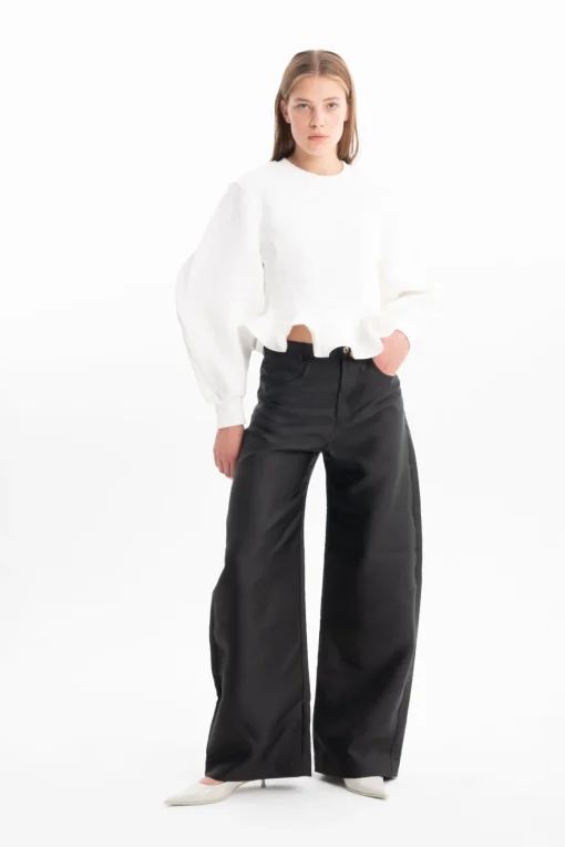 WHITE FRILL HEM SWEATSHIRT