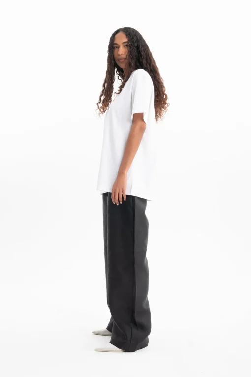 WHITE OVERSIZED T-SHIRT WITH GOLD LOGO