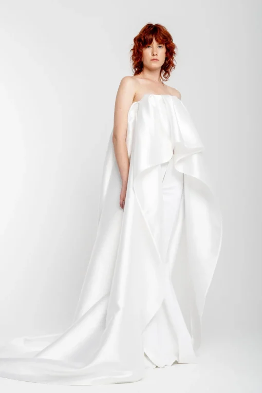 WHITE PLEATED STRAPLESS TRAIN TOP